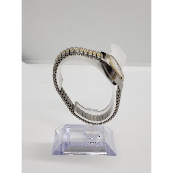 Women\'s Timex, Shattered face. Two toned band. T2M828, CR 1216 Cell